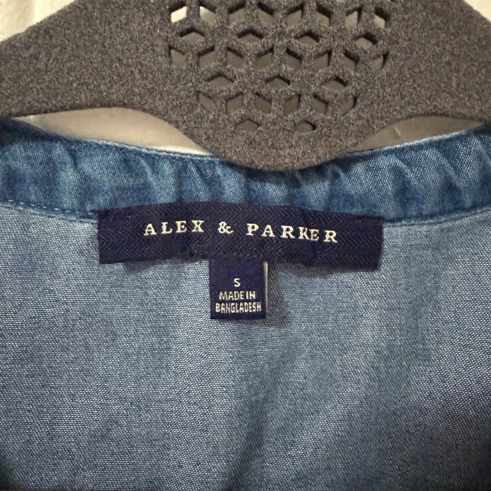 Alex & Parker Chambray Tassel Tie Sleeveless Top Size S Boho - Picture 4 of 9